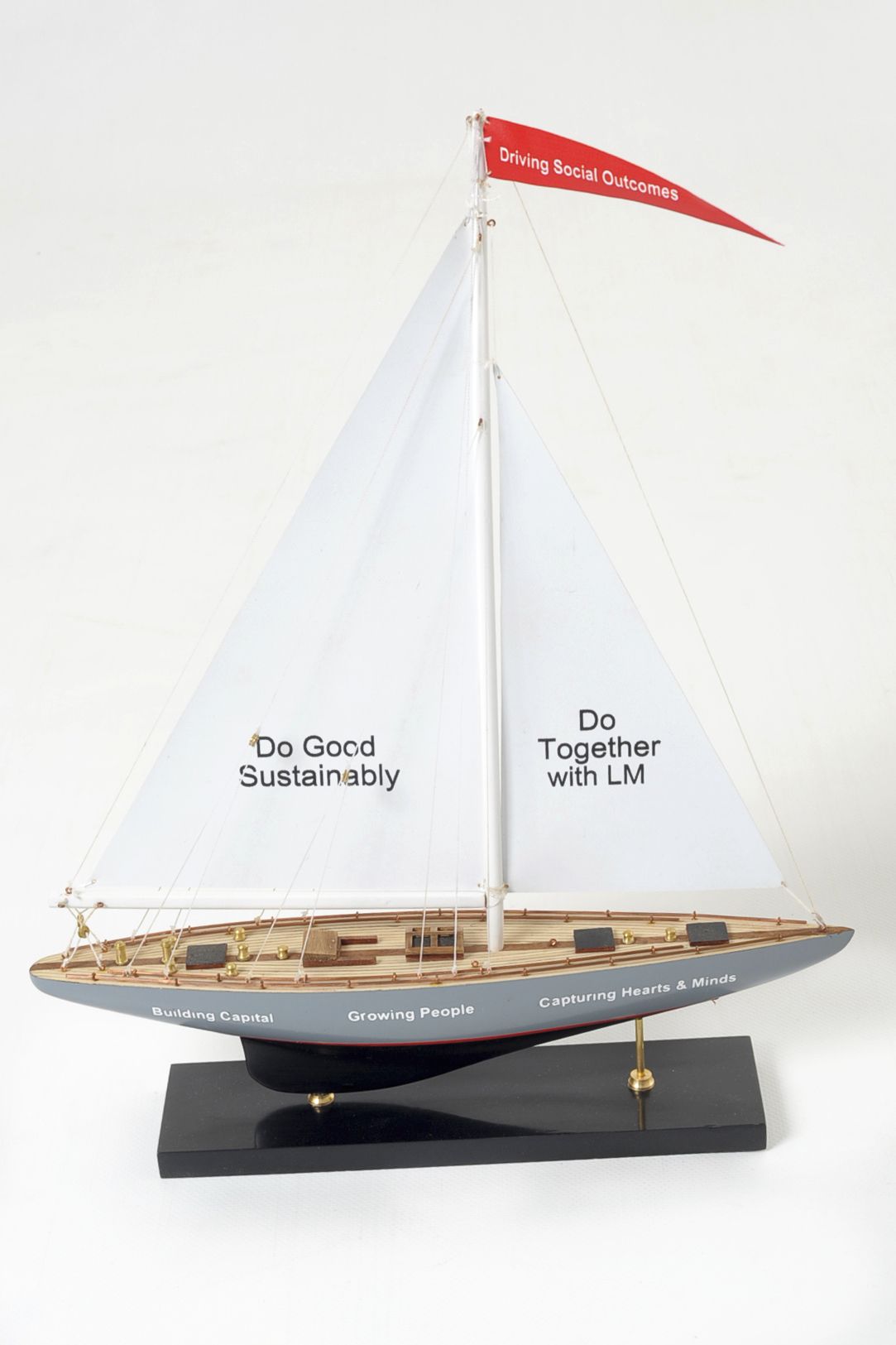1519-8987-Enterprise-Model-Yacht.jpg