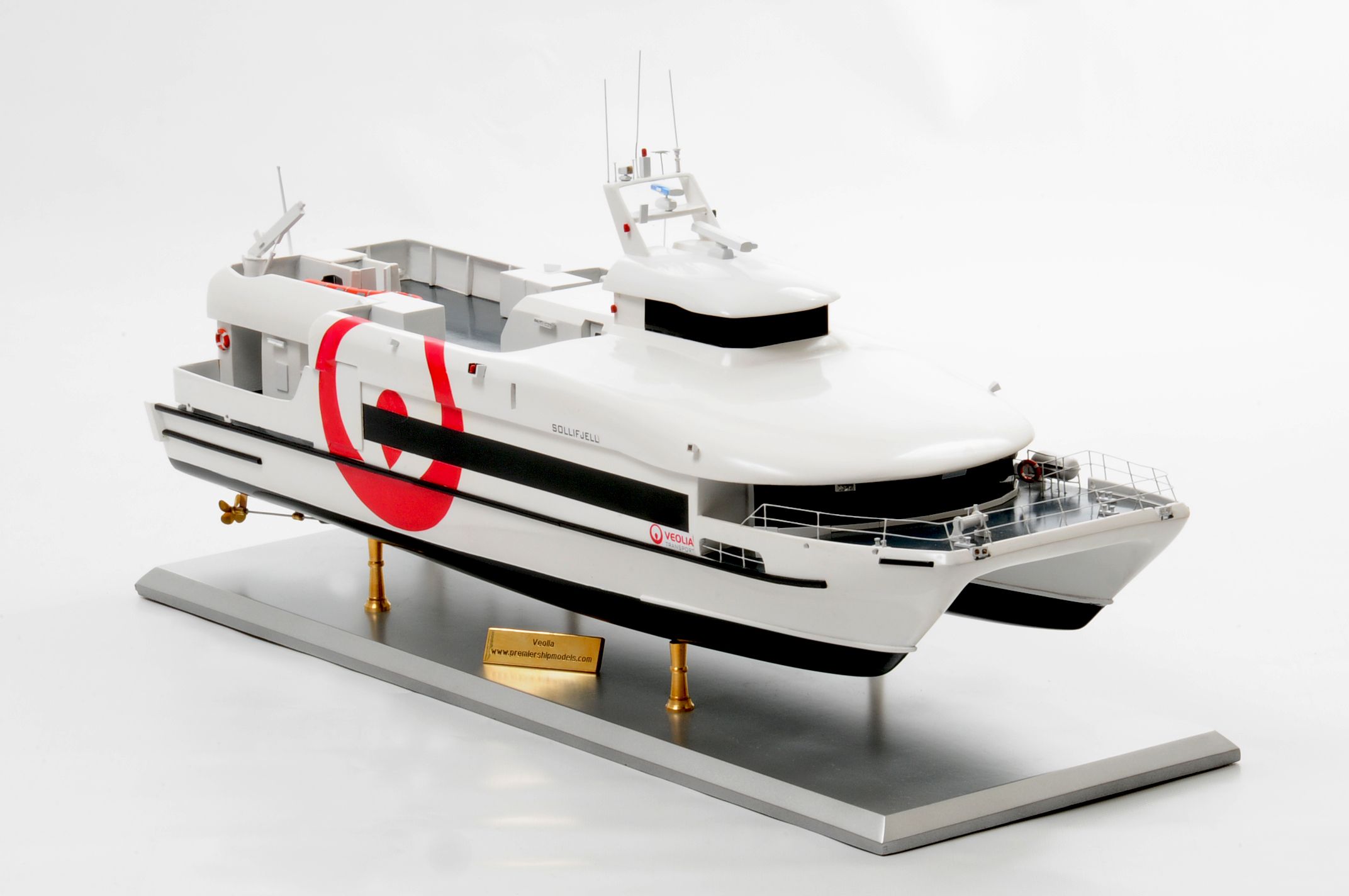 1246-5998-Veolia-Model-yacht