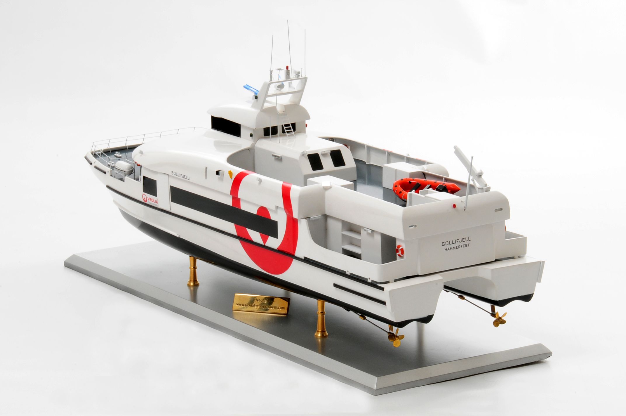 1246-5999-Veolia-Model-yacht