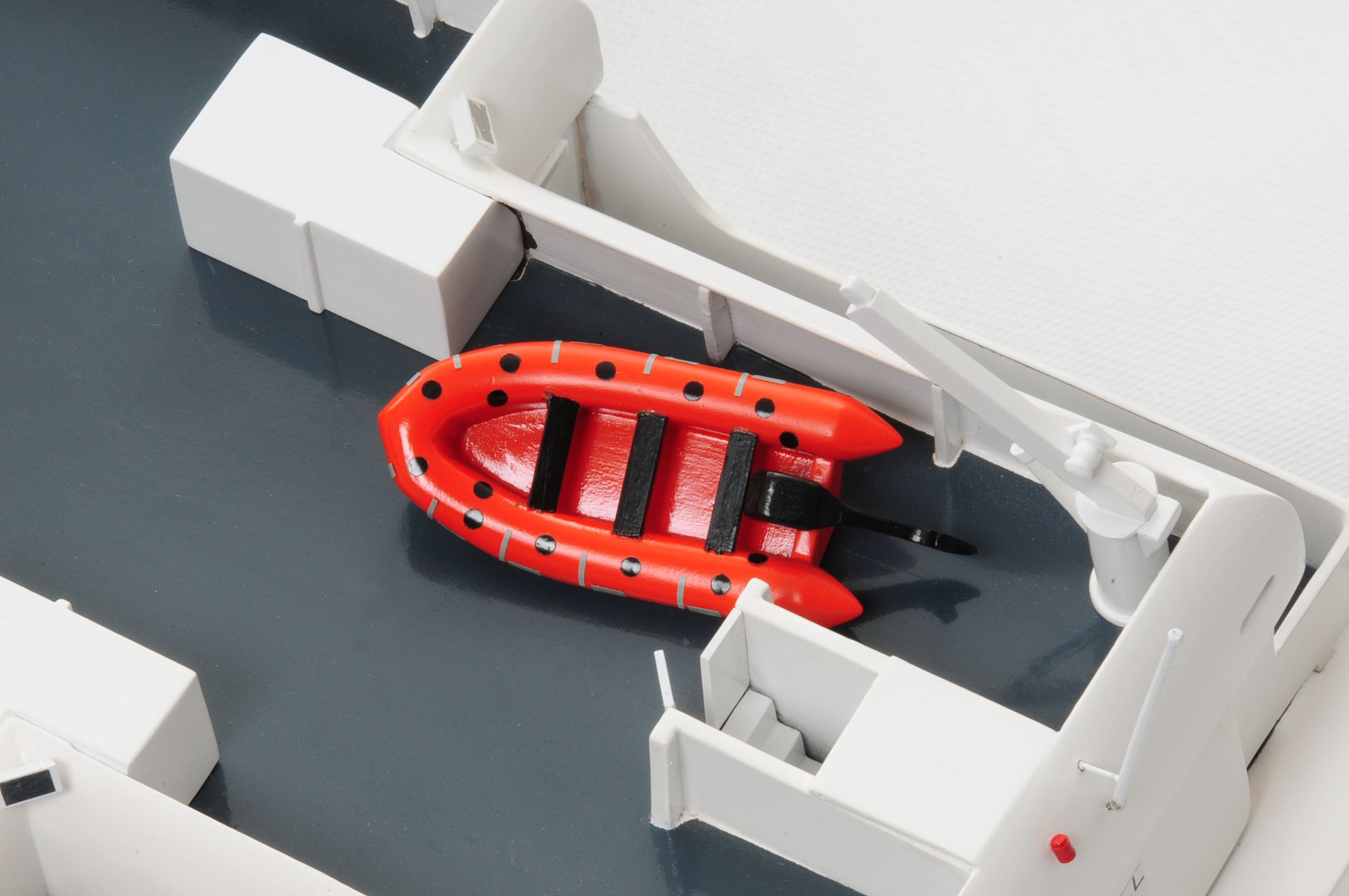 1246-6002-Veolia-Model-yacht