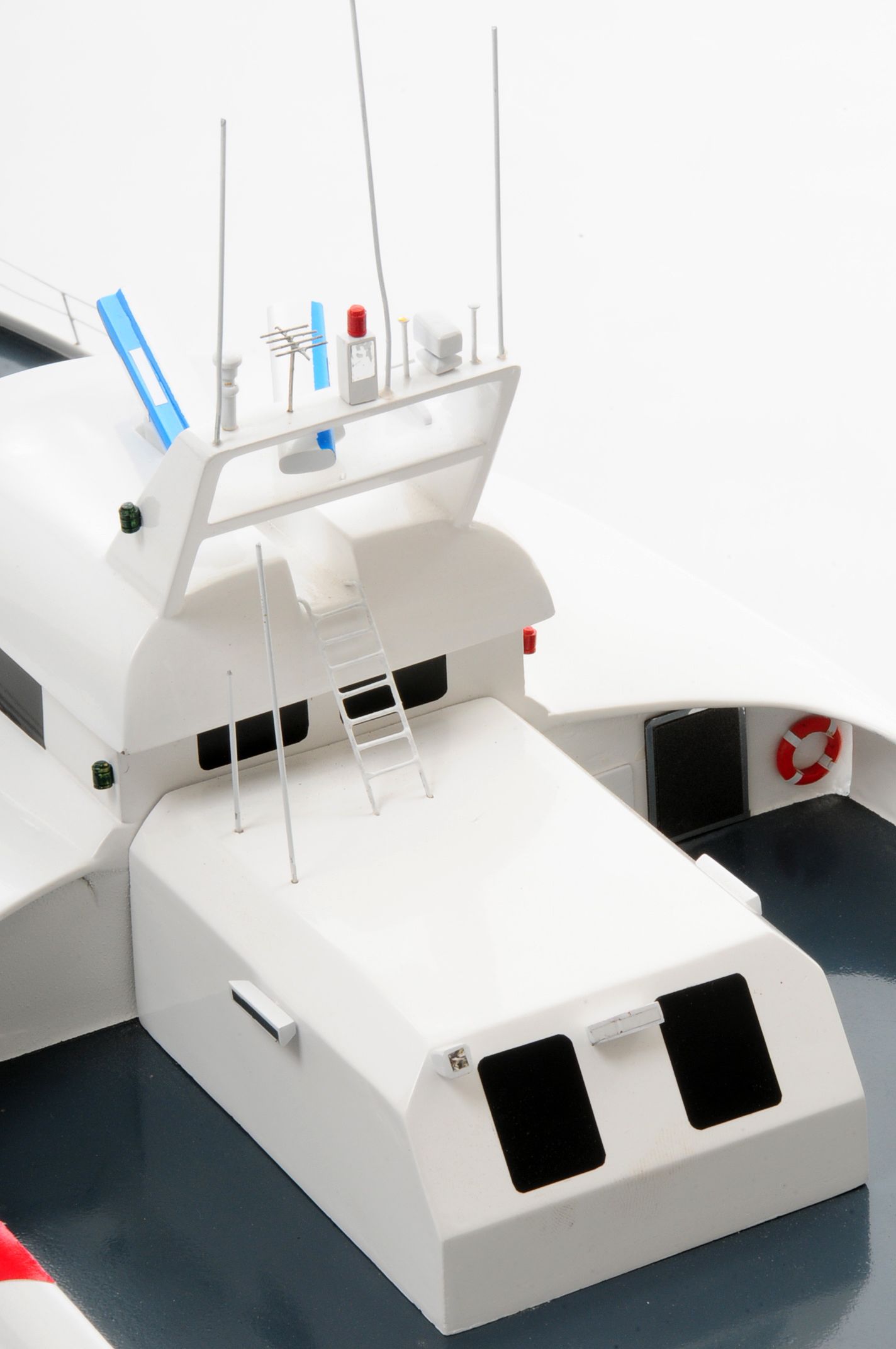 1246-6003-Veolia-Model-yacht