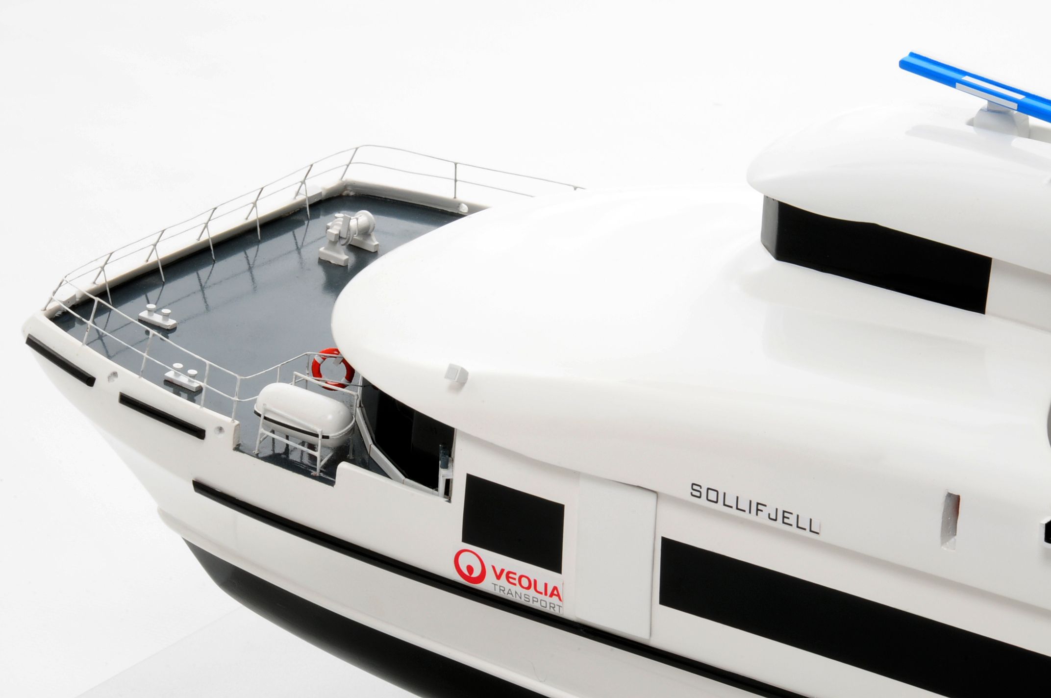 1246-6006-Veolia-Model-yacht
