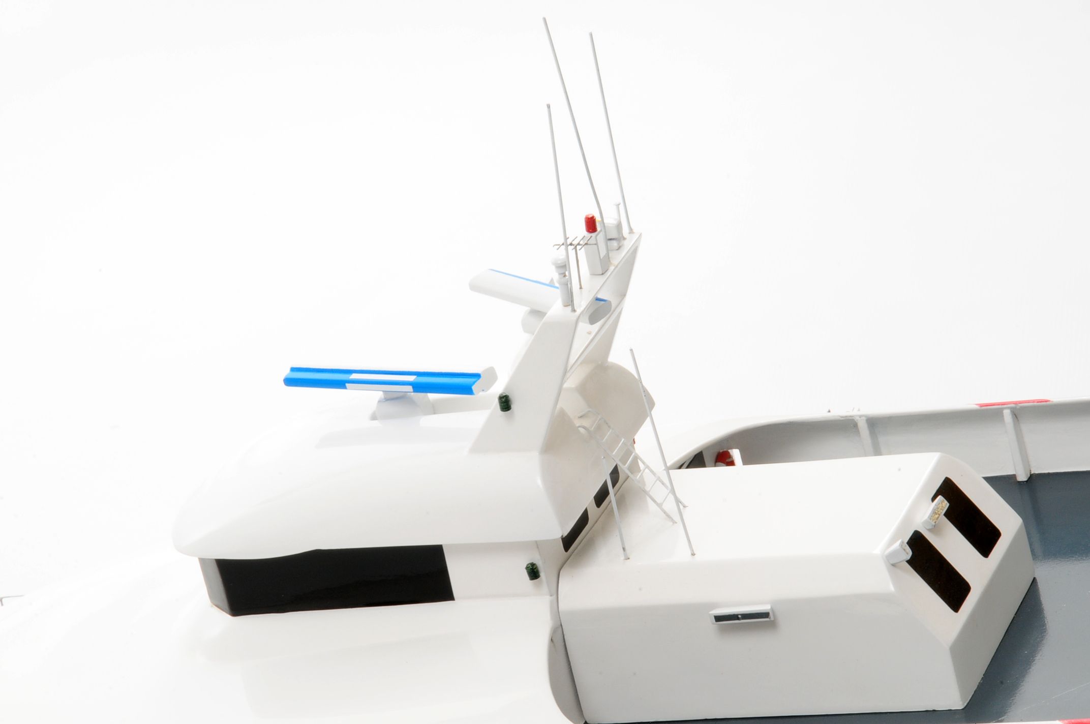 1246-6007-Veolia-Model-yacht