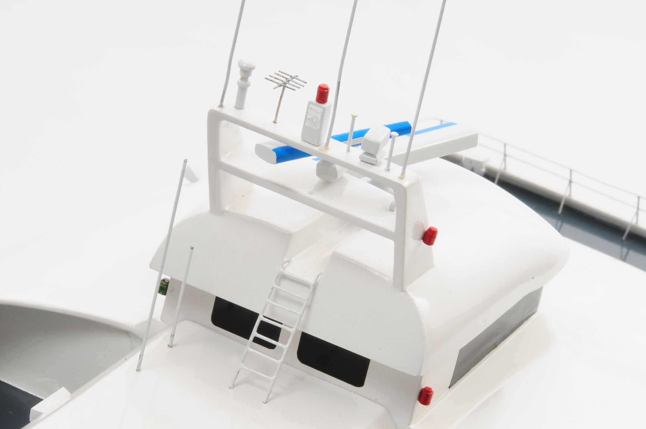 1246-6010-Veolia-Model-yacht