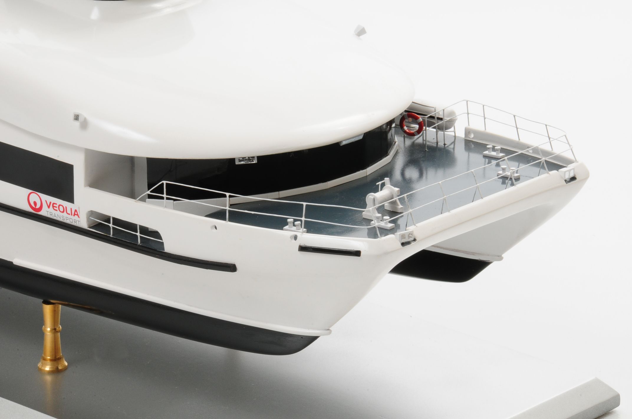 1246-6012-Veolia-Model-yacht