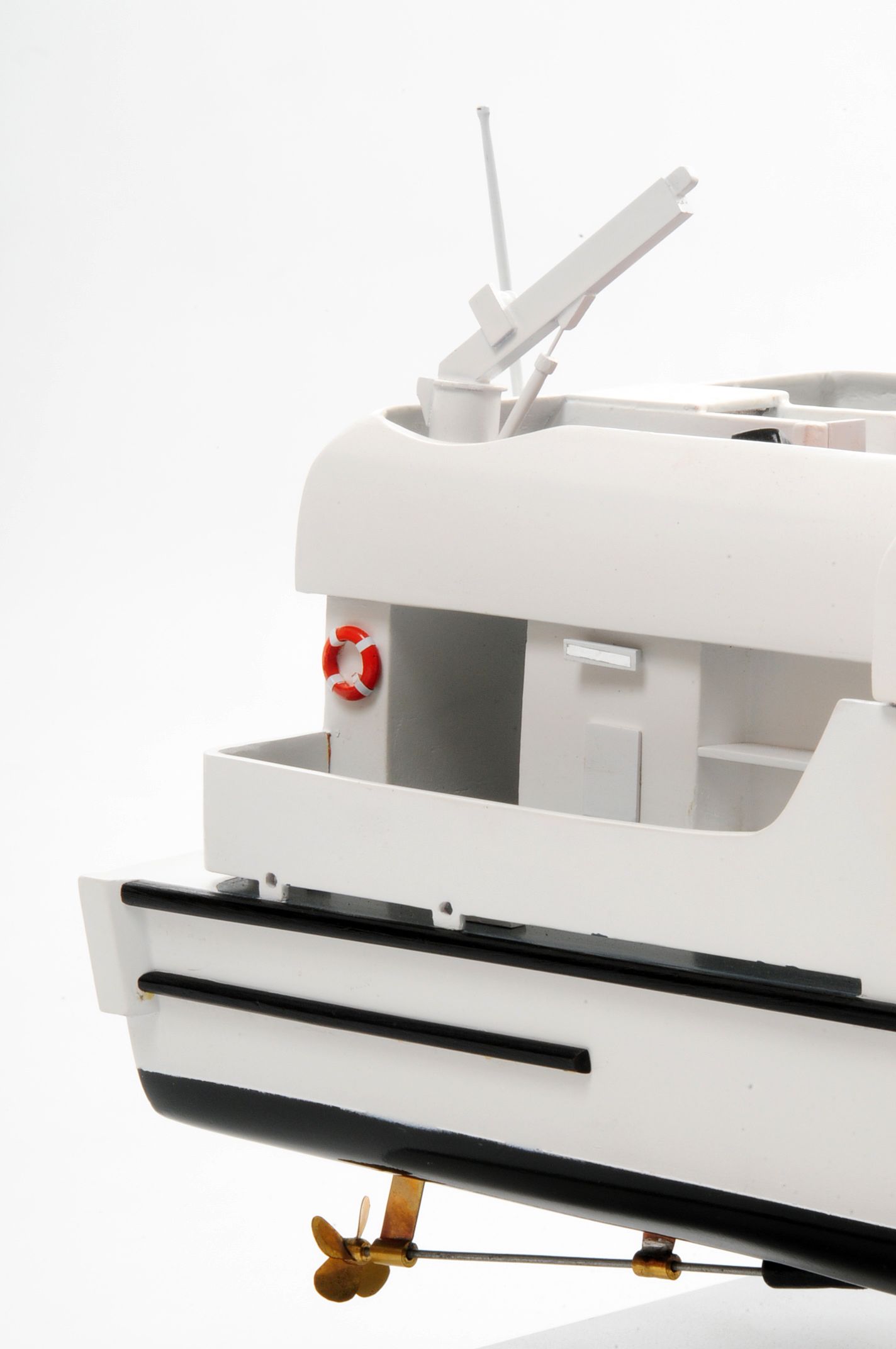 1246-6014-Veolia-Model-yacht