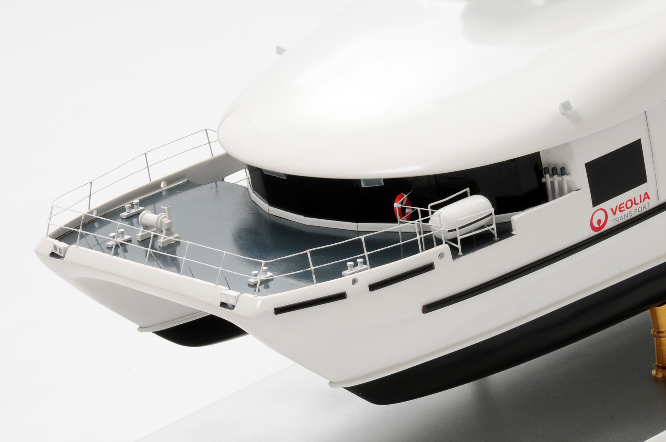 1246-6015-Veolia-Model-yacht