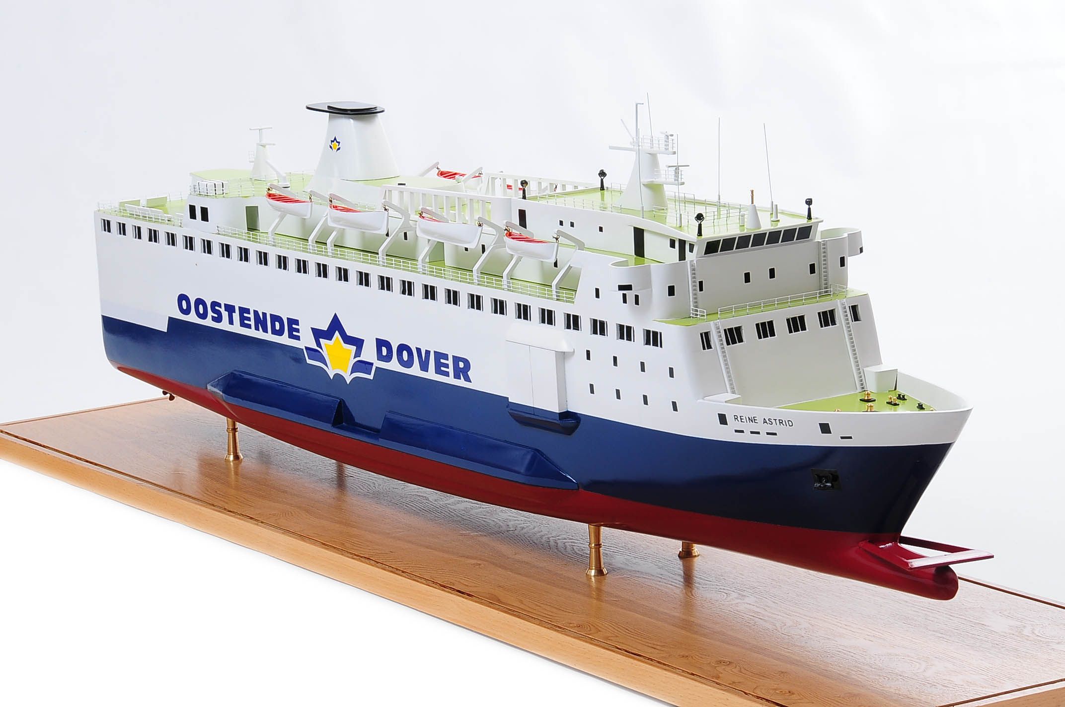1255-5872-Pride-DOuvre-ship