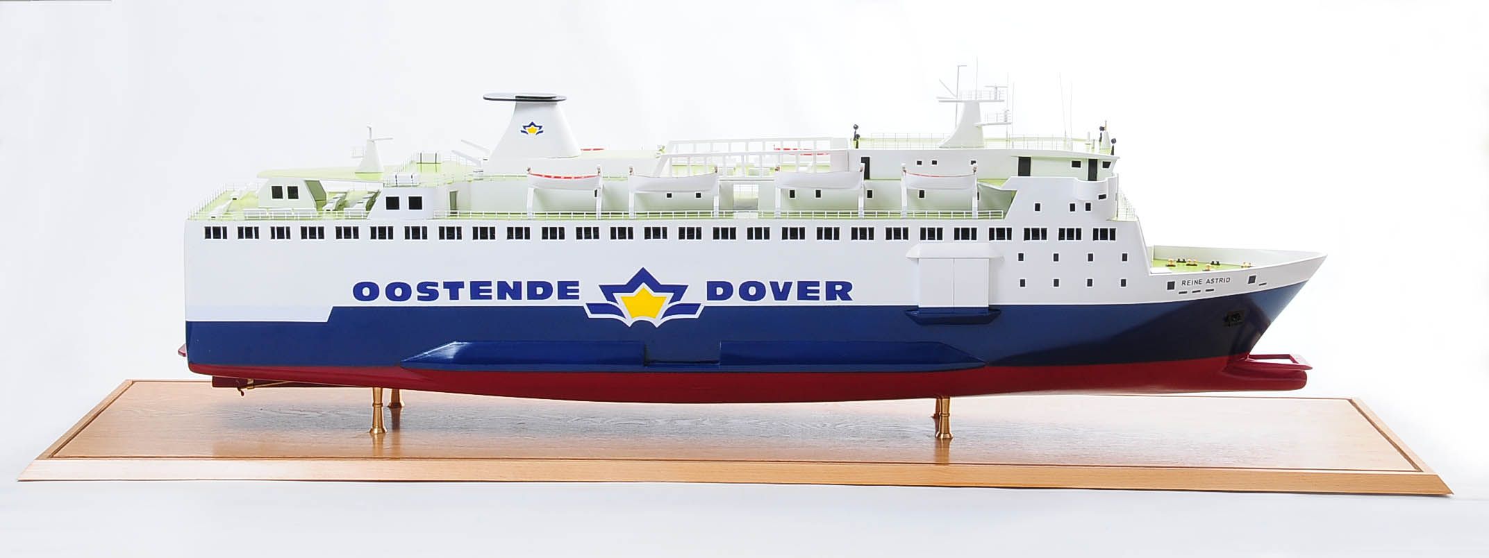 1255-5874-Pride-DOuvre-ship