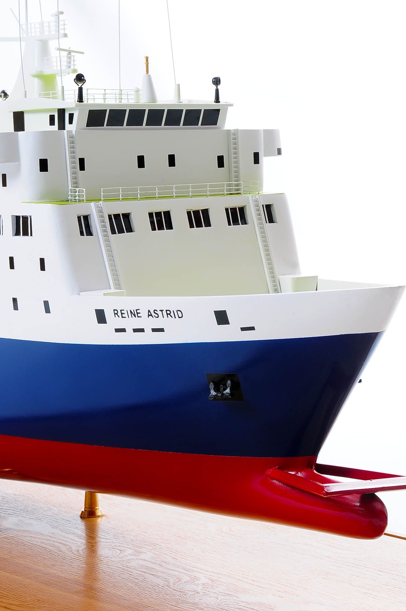 1255-5883-Pride-DOuvre-ship