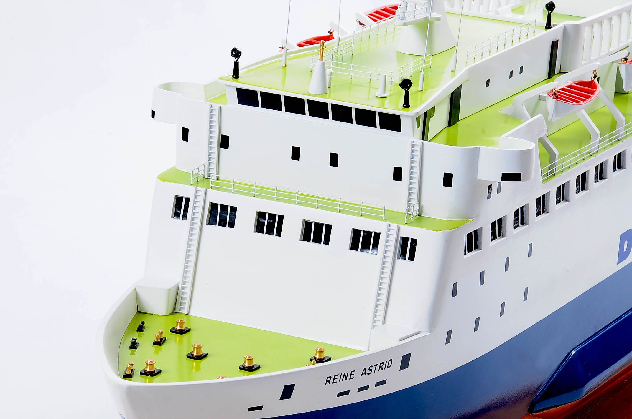 1255-5884-Pride-DOuvre-ship