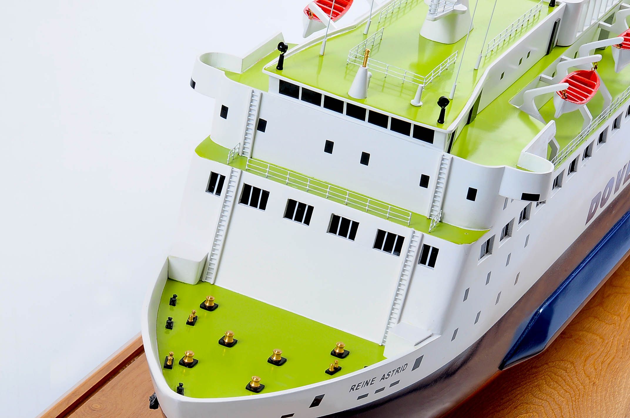 1255-5885-Pride-DOuvre-ship