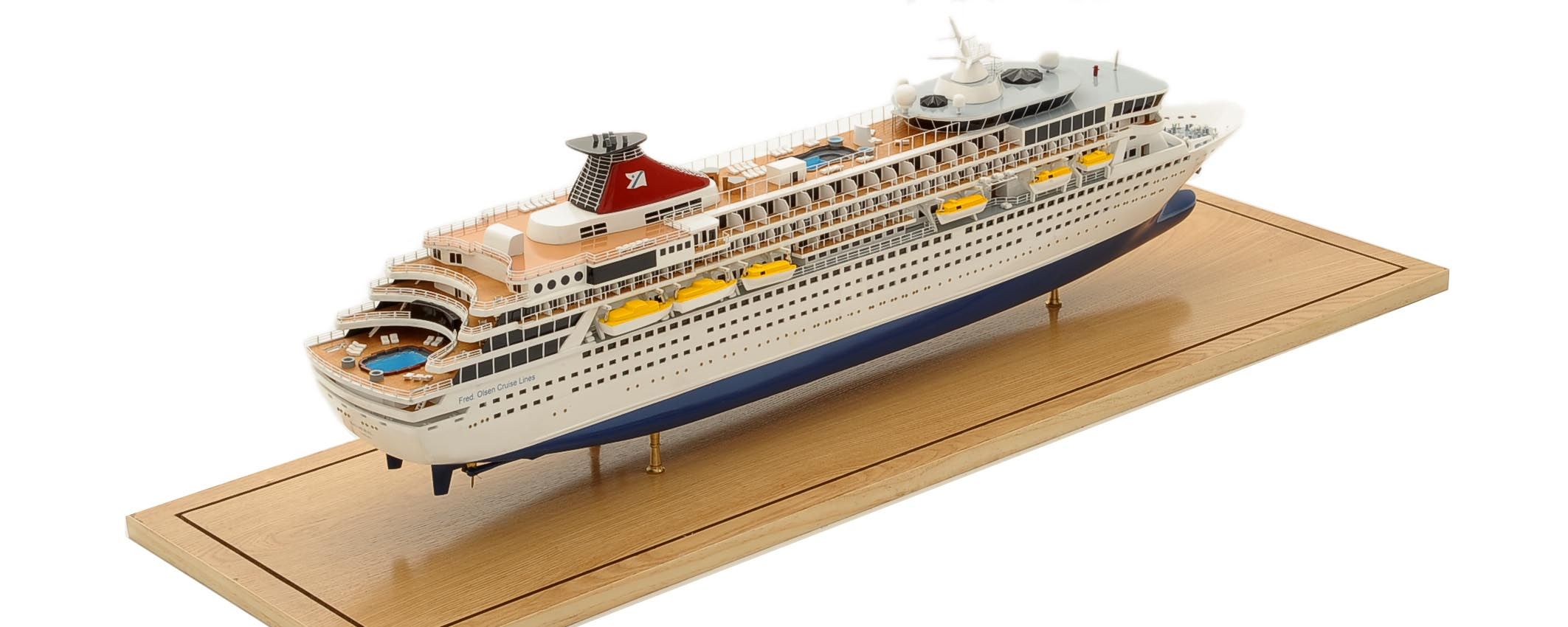 1292-6403-Balmoral-Cruise-Liner