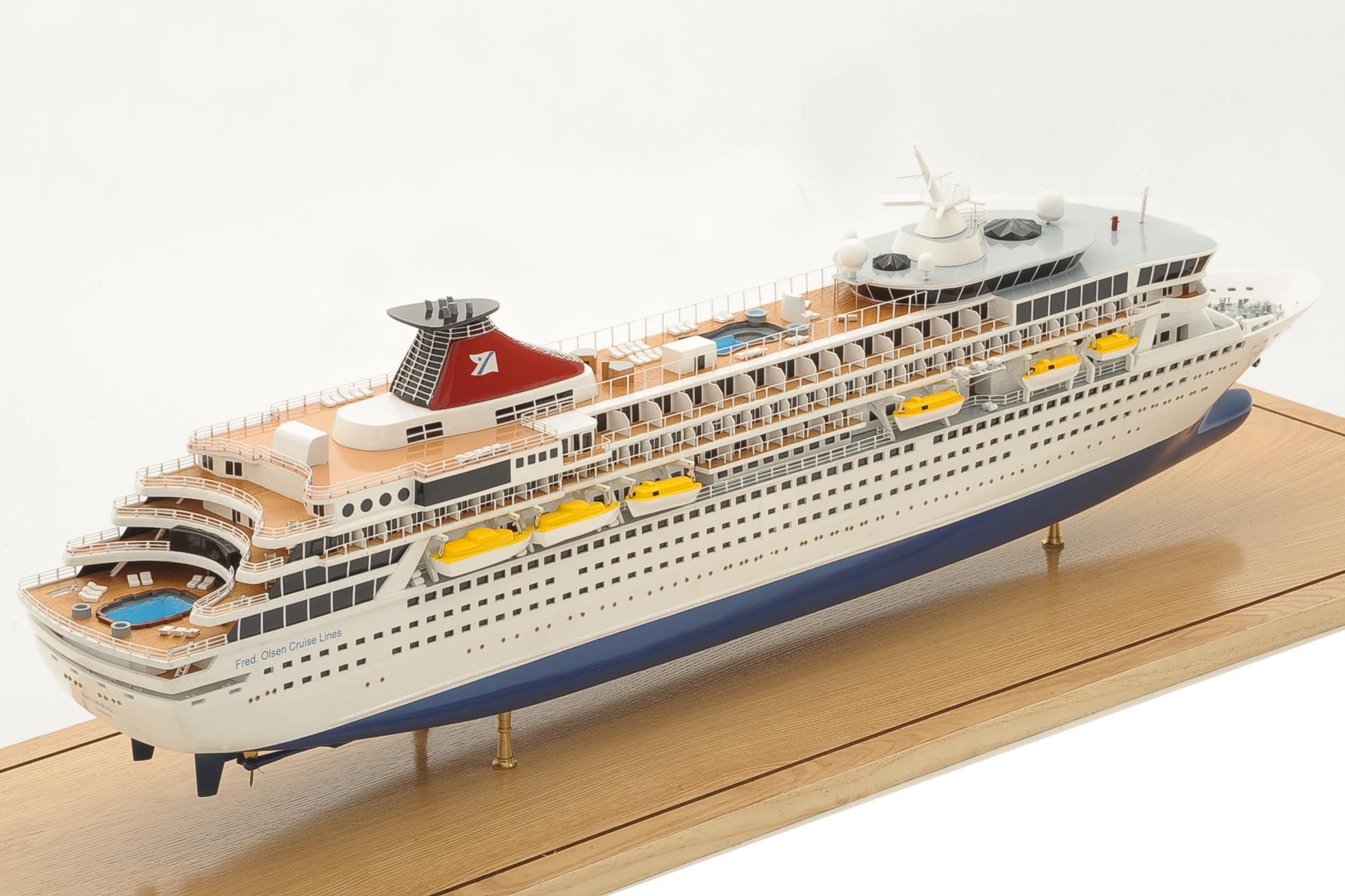 1292-6404-Balmoral-Cruise-Liner