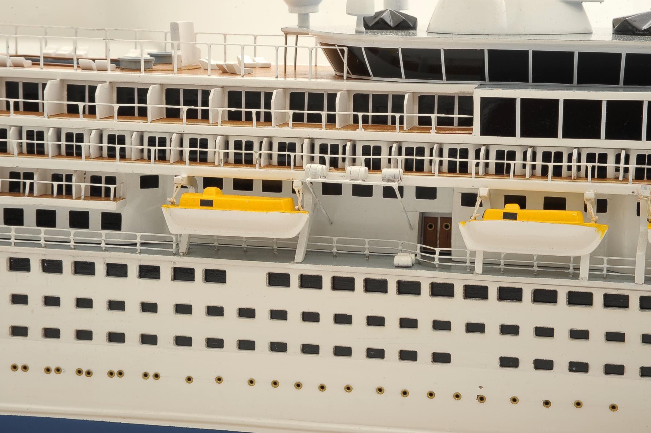 1292-6415-Balmoral-Cruise-Liner