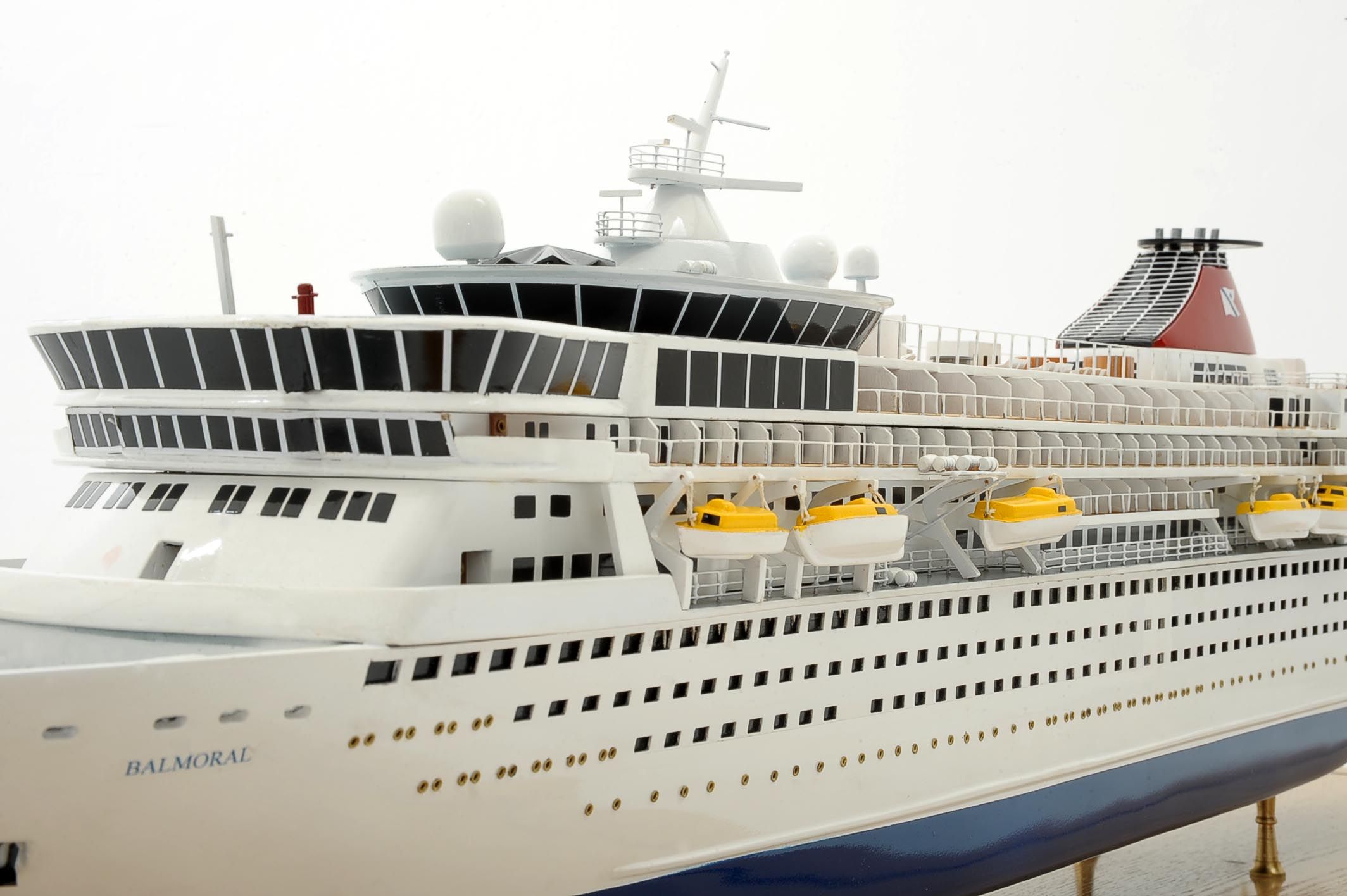 1292-6426-Balmoral-Cruise-Liner