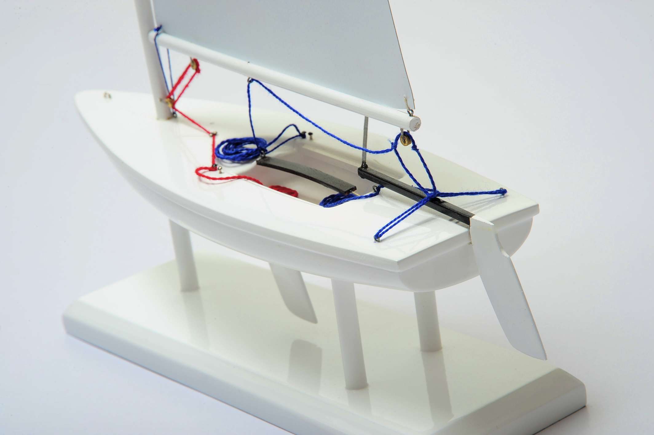 1437-4735-Laser-4.7-Sailing-Boat