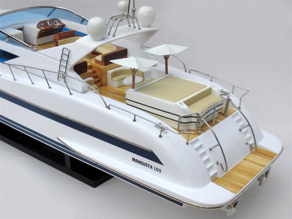 1503-8838-Mangusta-105-Model-Yacht