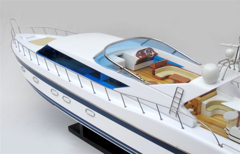 1503-8840-Mangusta-105-Model-Yacht