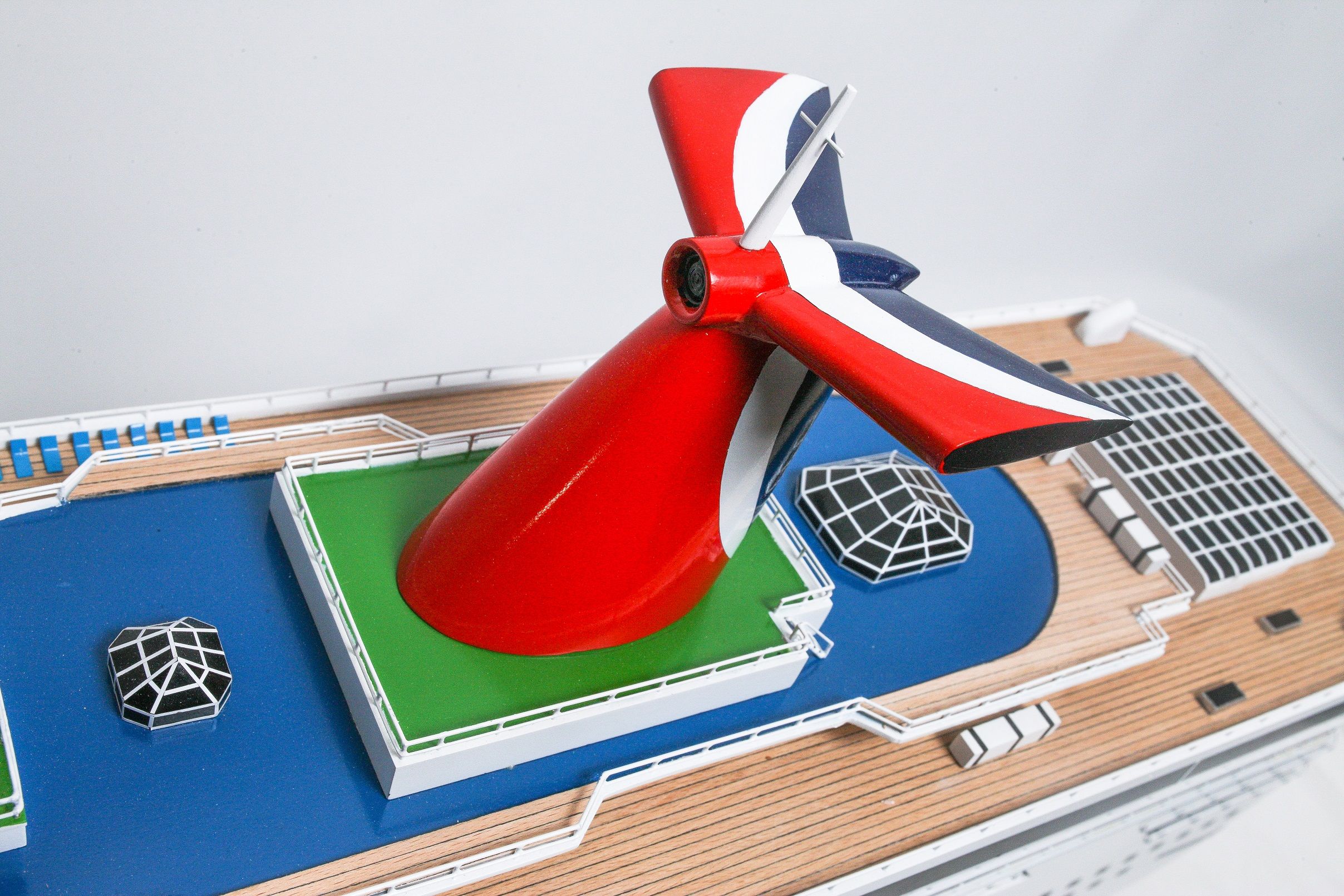 1526-9152-Carnival-Freedom-Cruise-Vessel-Model-Boat