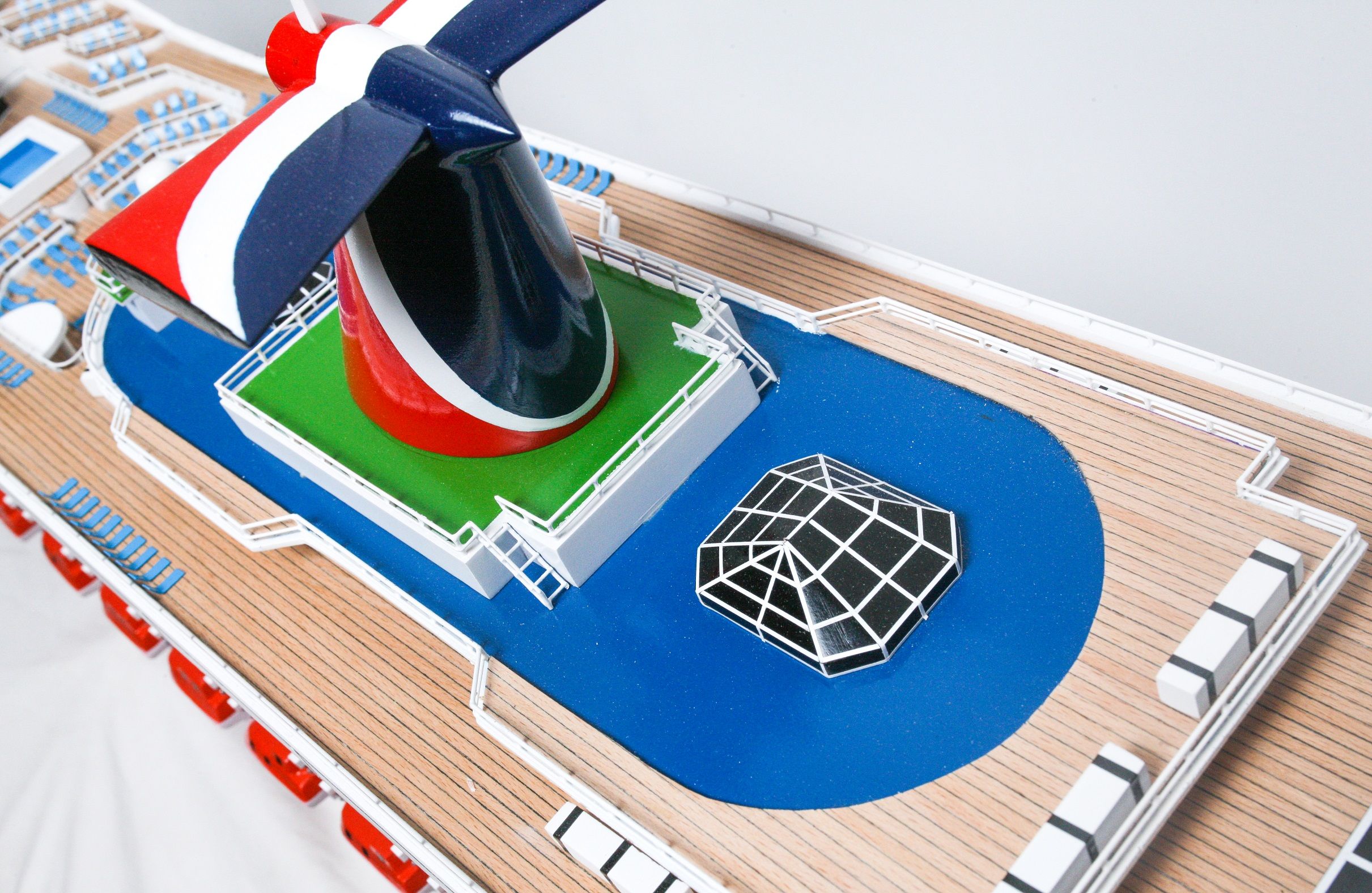 1526-9153-Carnival-Freedom-Cruise-Vessel-Model-Boat