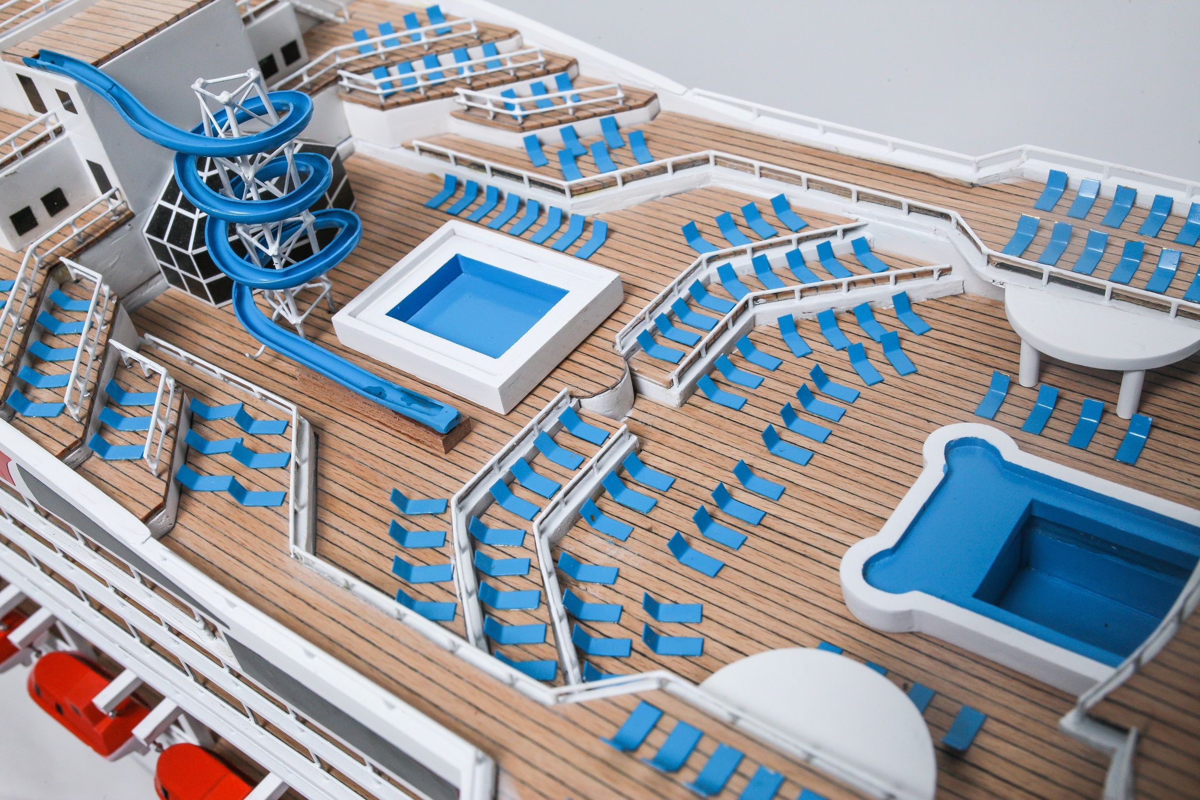 1526-9154-Carnival-Freedom-Cruise-Vessel-Model-Boat