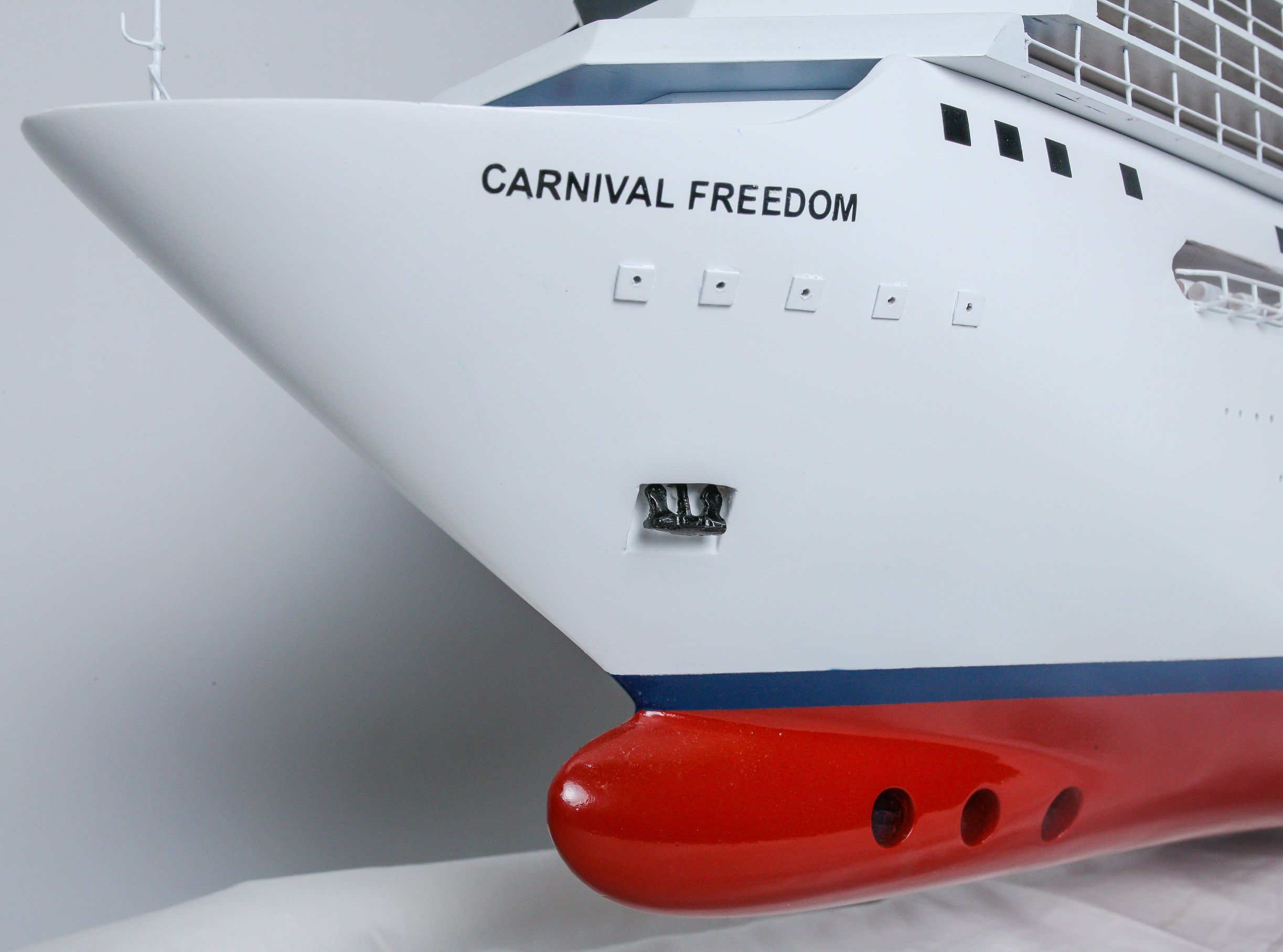 1526-9157-Carnival-Freedom-Cruise-Vessel-Model-Boat