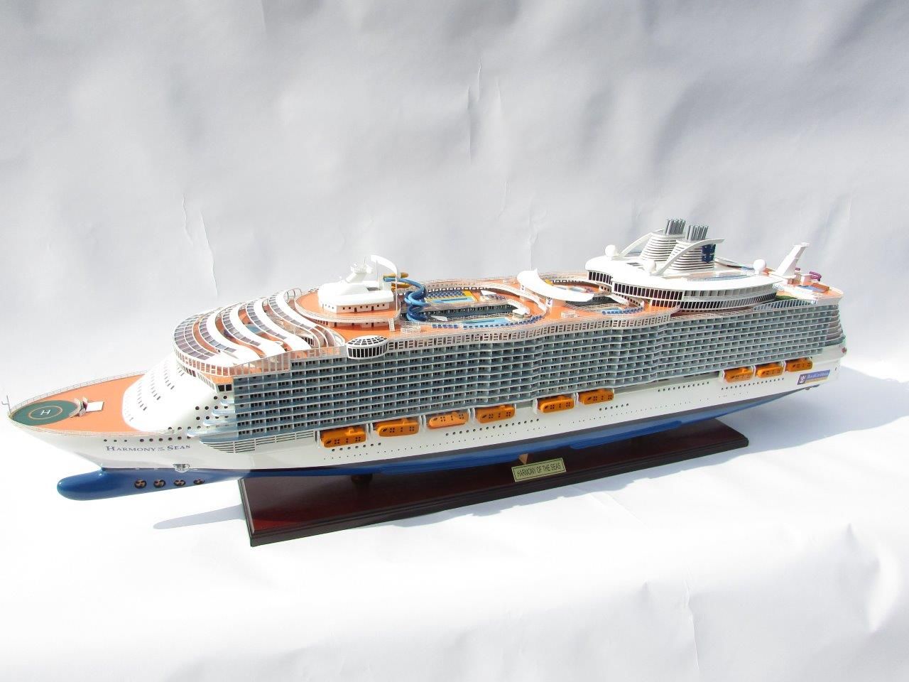 1784-10028-Harmony-of-the-Seas-Model-Ship