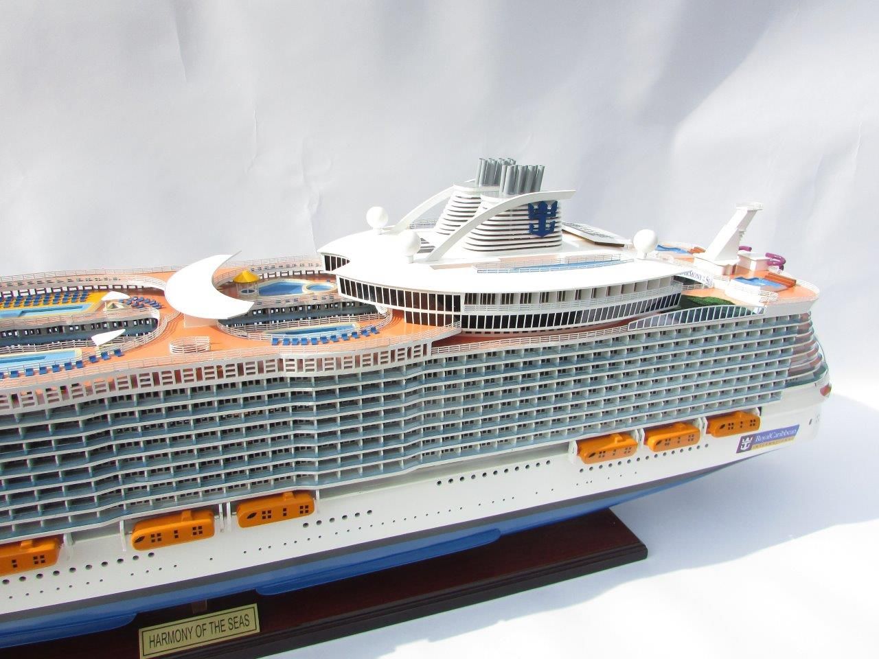 1784-10030-Harmony-of-the-Seas-Model-Ship