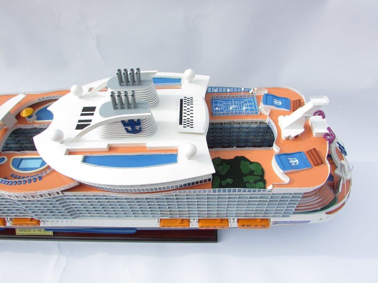 1784-10033-Harmony-of-the-Seas-Model-Ship