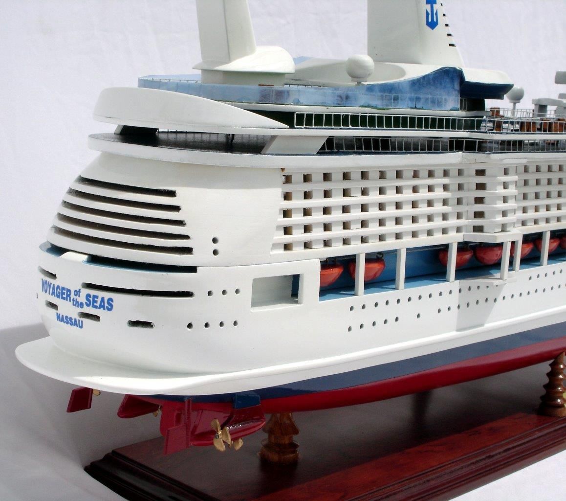 1998-11755-Voyager-of-the-seas-model-boat