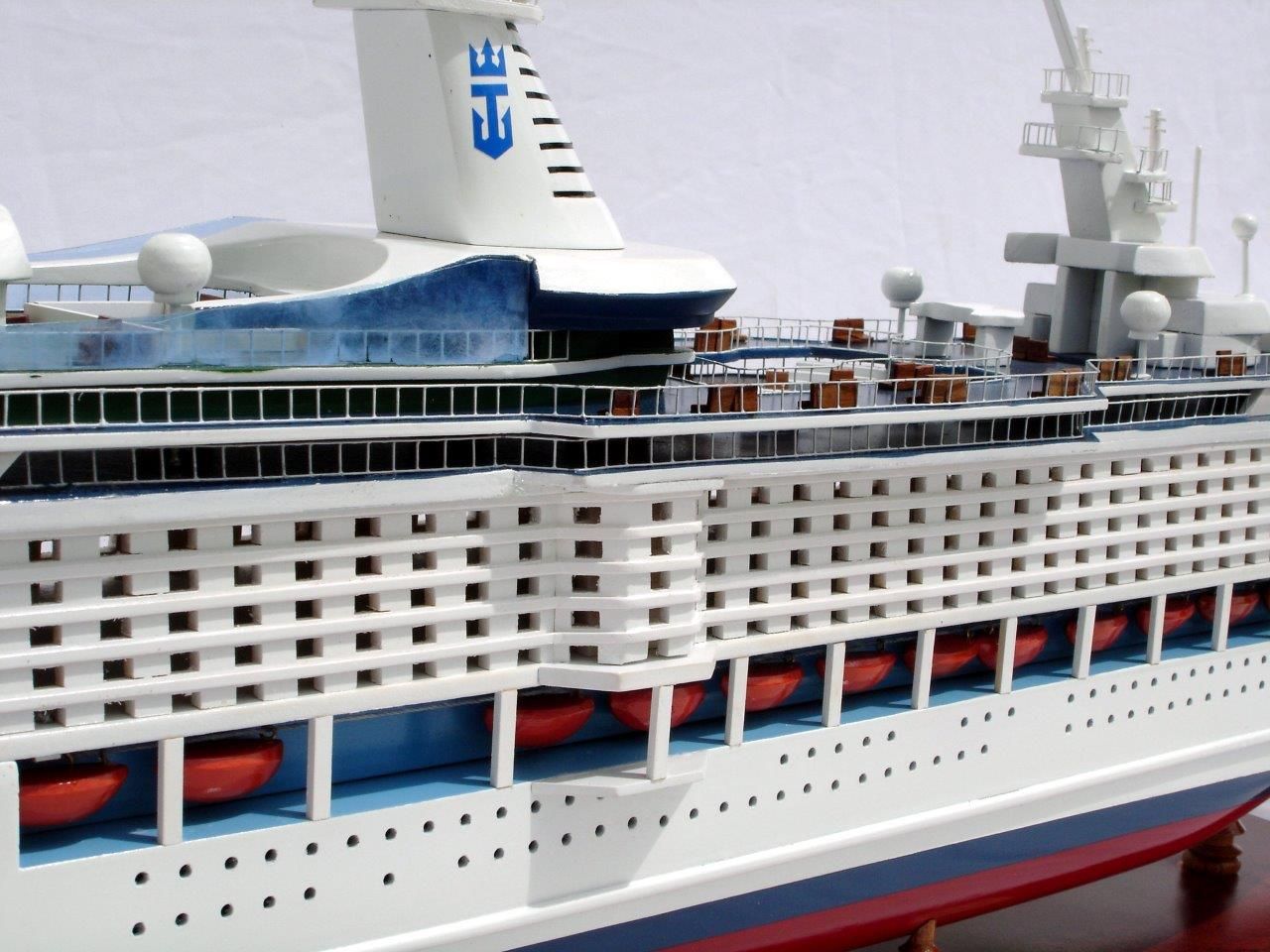 1998-11756-Voyager-of-the-seas-model-boat