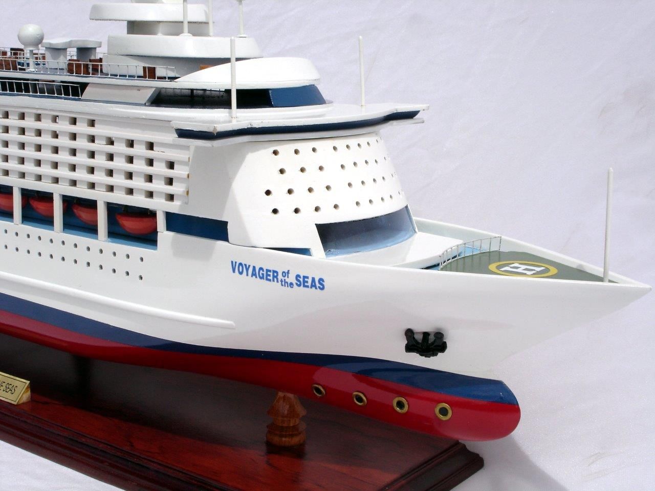 1998-11758-Voyager-of-the-seas-model-boat