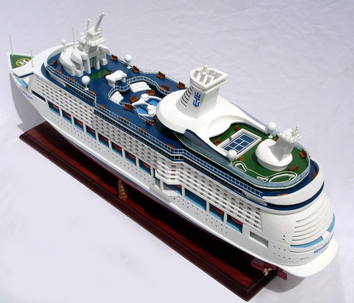 1998-11760-Voyager-of-the-seas-model-boat