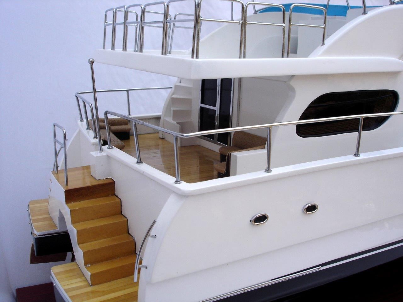 2022-11887-Twin-Hull-Viking-Sport-Yacht-model-boat