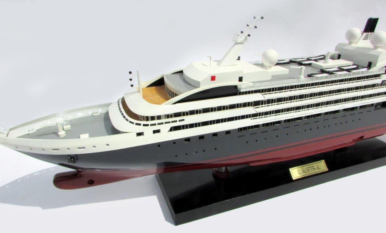2028-11952-LAustral-Model-Ship