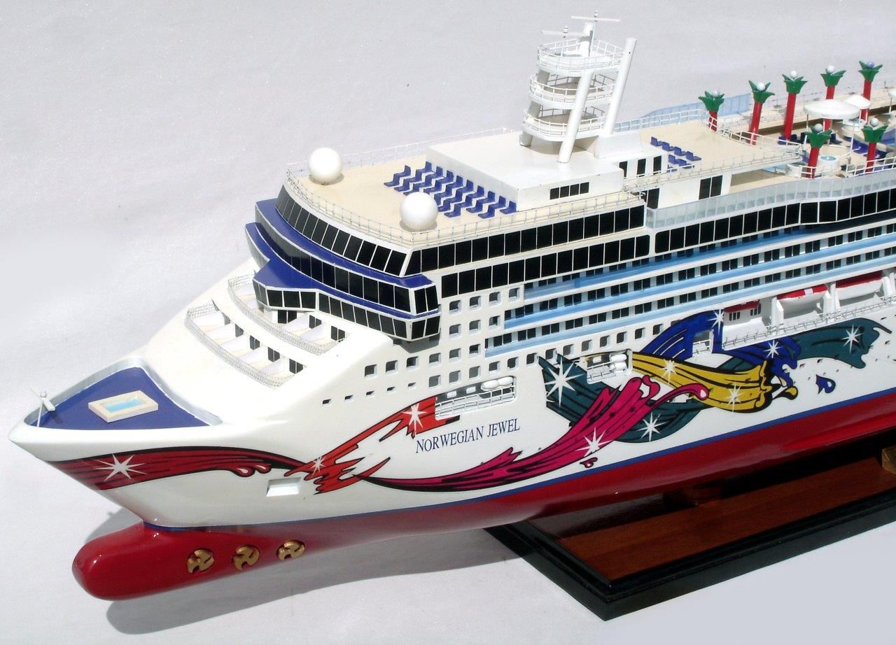 2082-12356-Norwegian-Jewel-Model-Boat