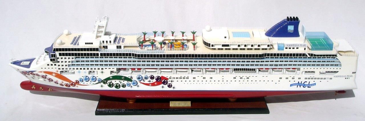 2083-12358-Norwegian-Pearl-Model-Ship