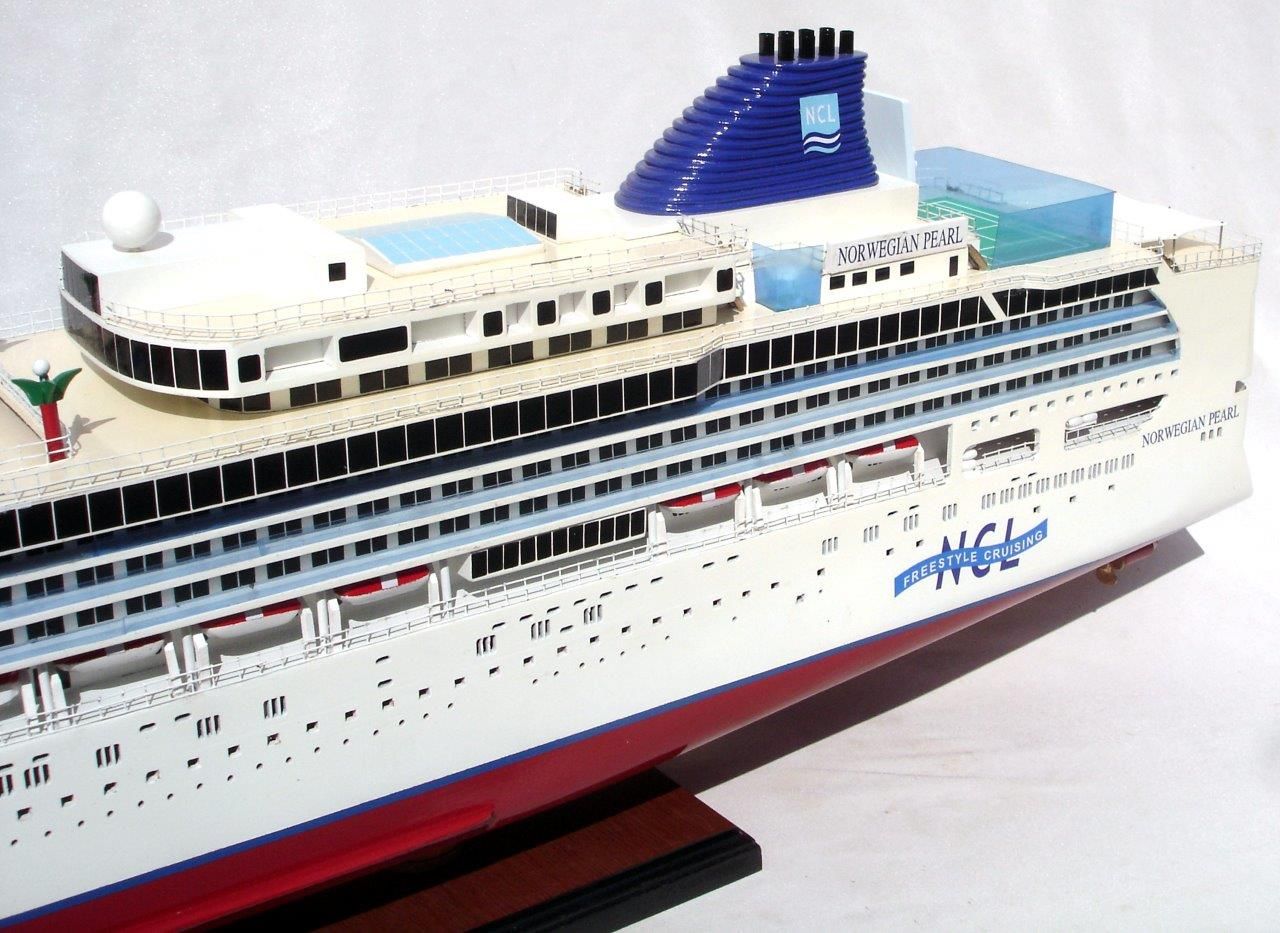 2083-12362-Norwegian-Pearl-Model-Ship