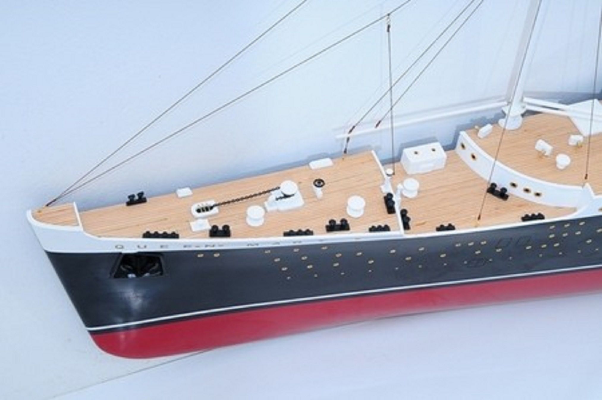 670-7589-RMS-Queen-Mary-Half-Model-Premier-Range