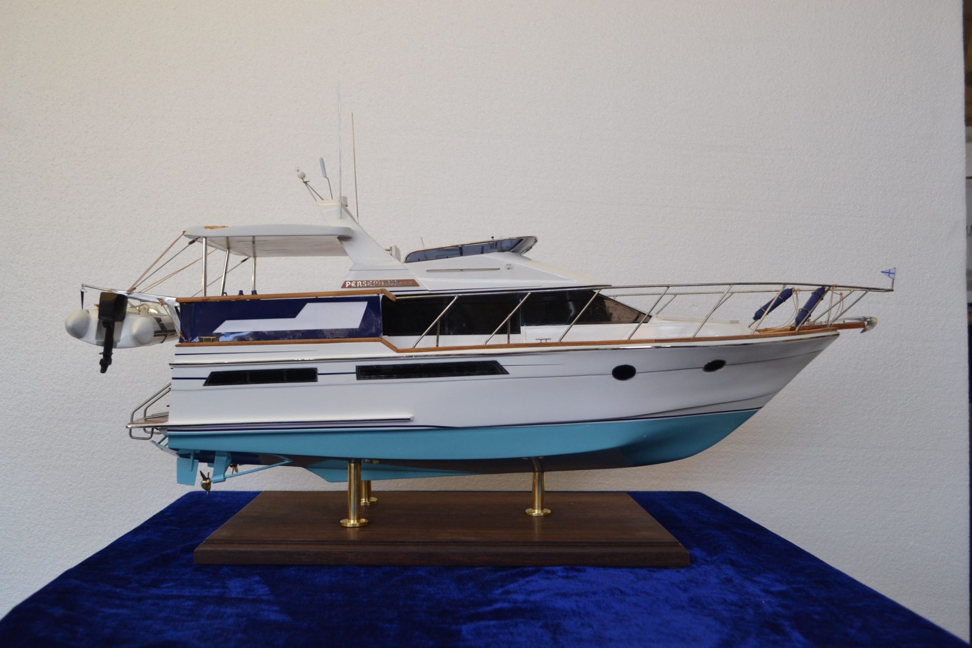 Ocean Alexander 390 Sundeck Motor Yacht Display Ship Model - Premier Ship Models