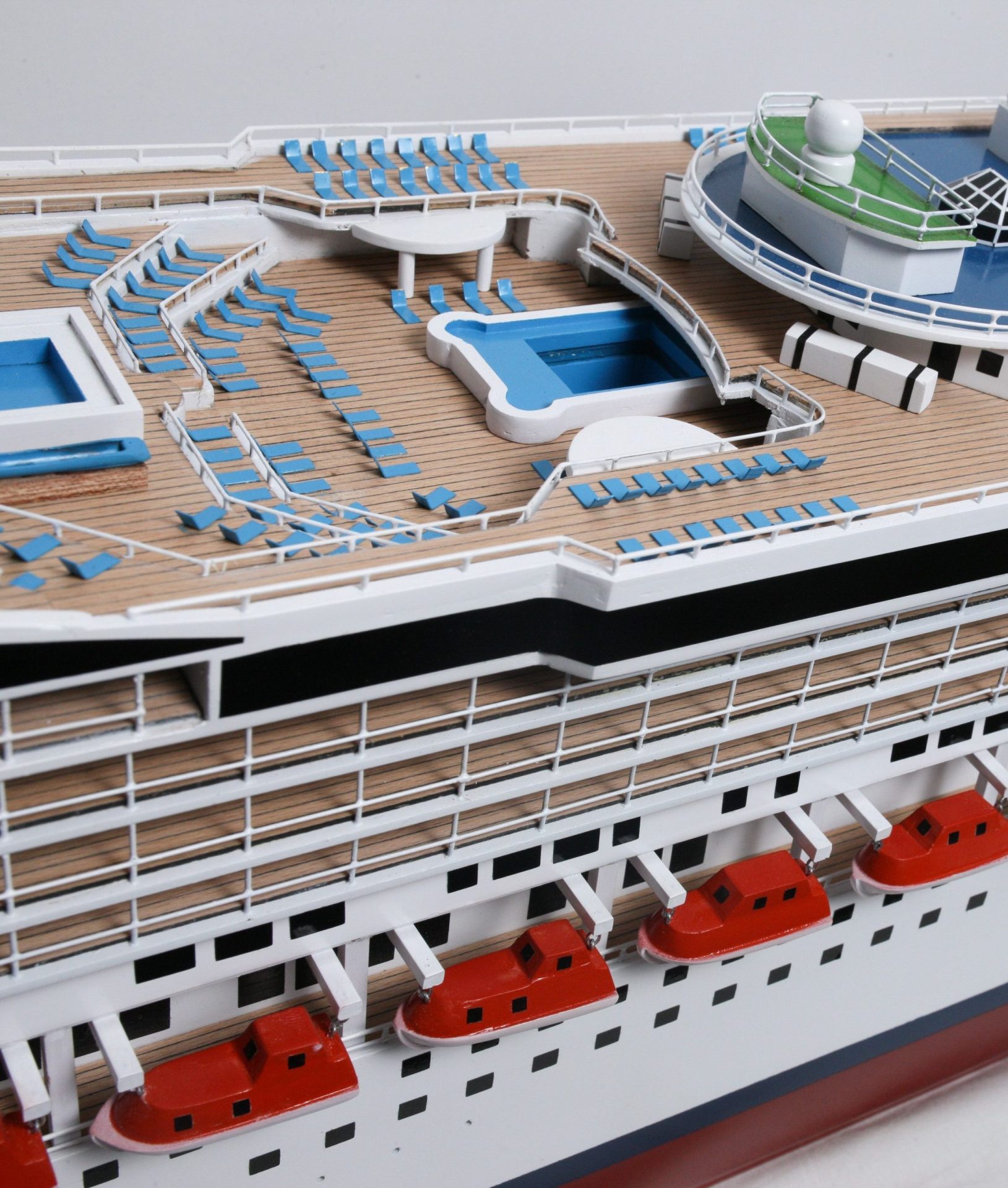 1526-9151-Carnival-Freedom-Cruise-Vessel-Model-Boat-scaled