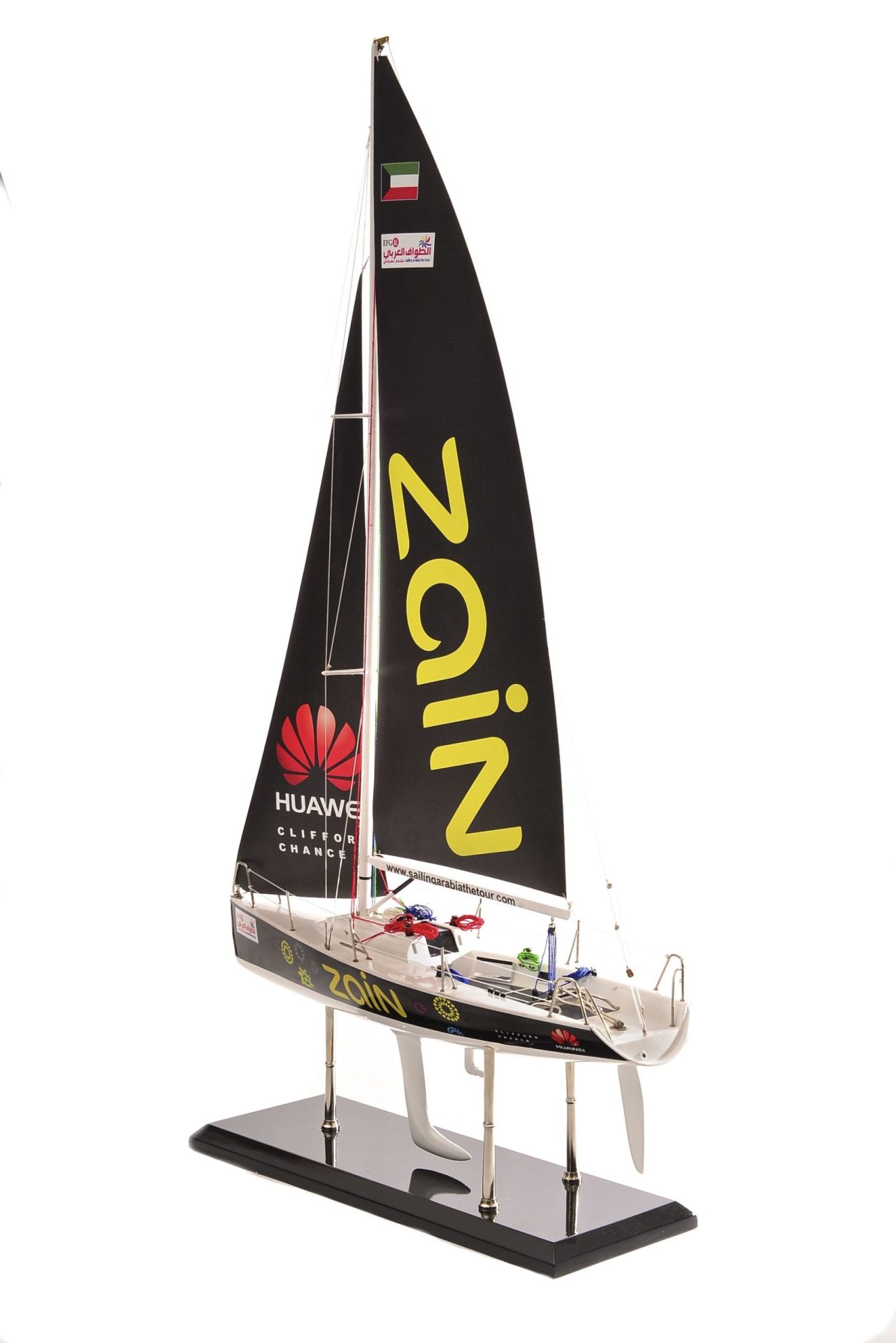 1801-10528-Farr-Racing-Yacht-Custom-Model-scaled