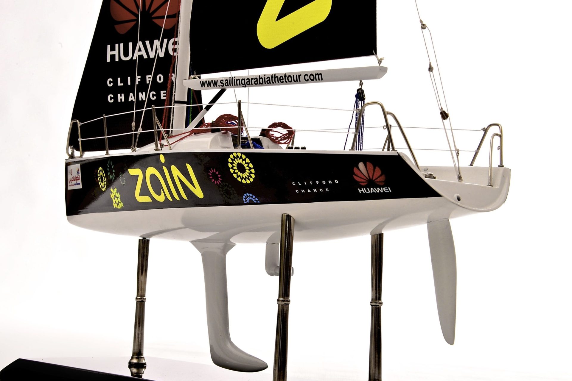 1801-10539-Farr-Racing-Yacht-Custom-Model-scaled