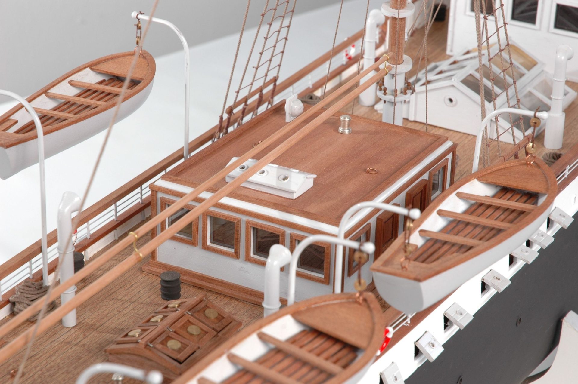 671-6325-G-G-Loudon-Ship-Model-Small-Premier-Range-scaled