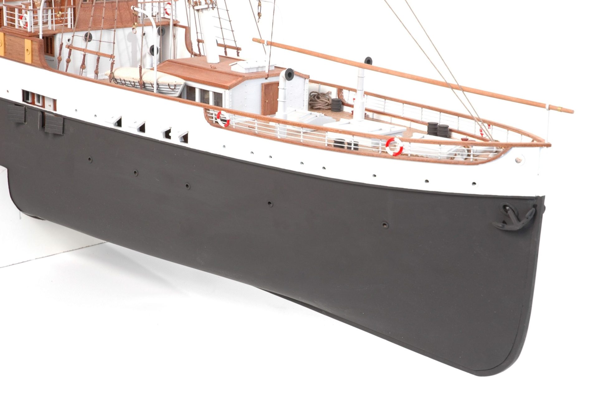 671-6341-G-G-Loudon-Ship-Model-Small-Premier-Range-scaled