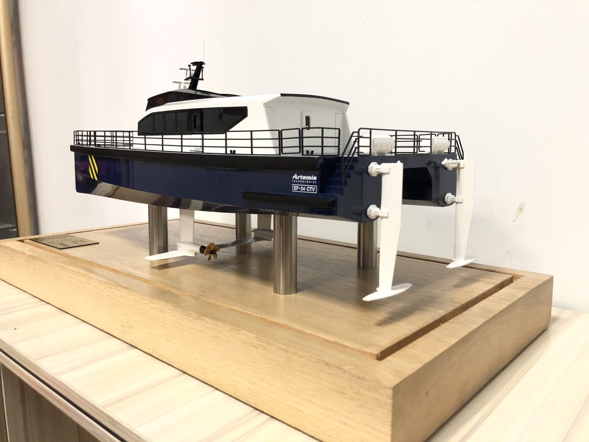 Artemis-EF-24-model-pictures-for-your-website-2-scaled