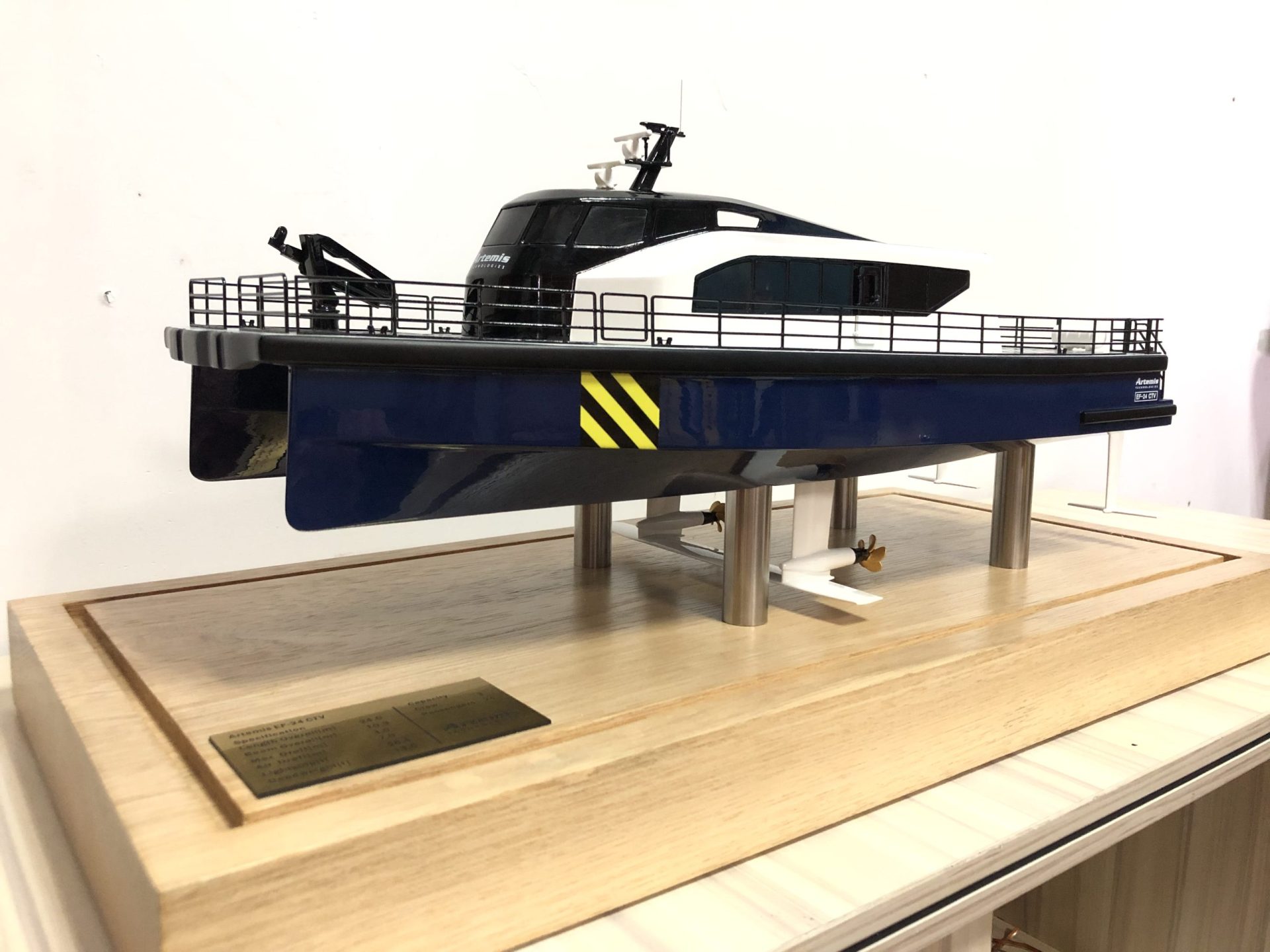 Artemis-EF-24-model-pictures-for-your-website-3-scaled