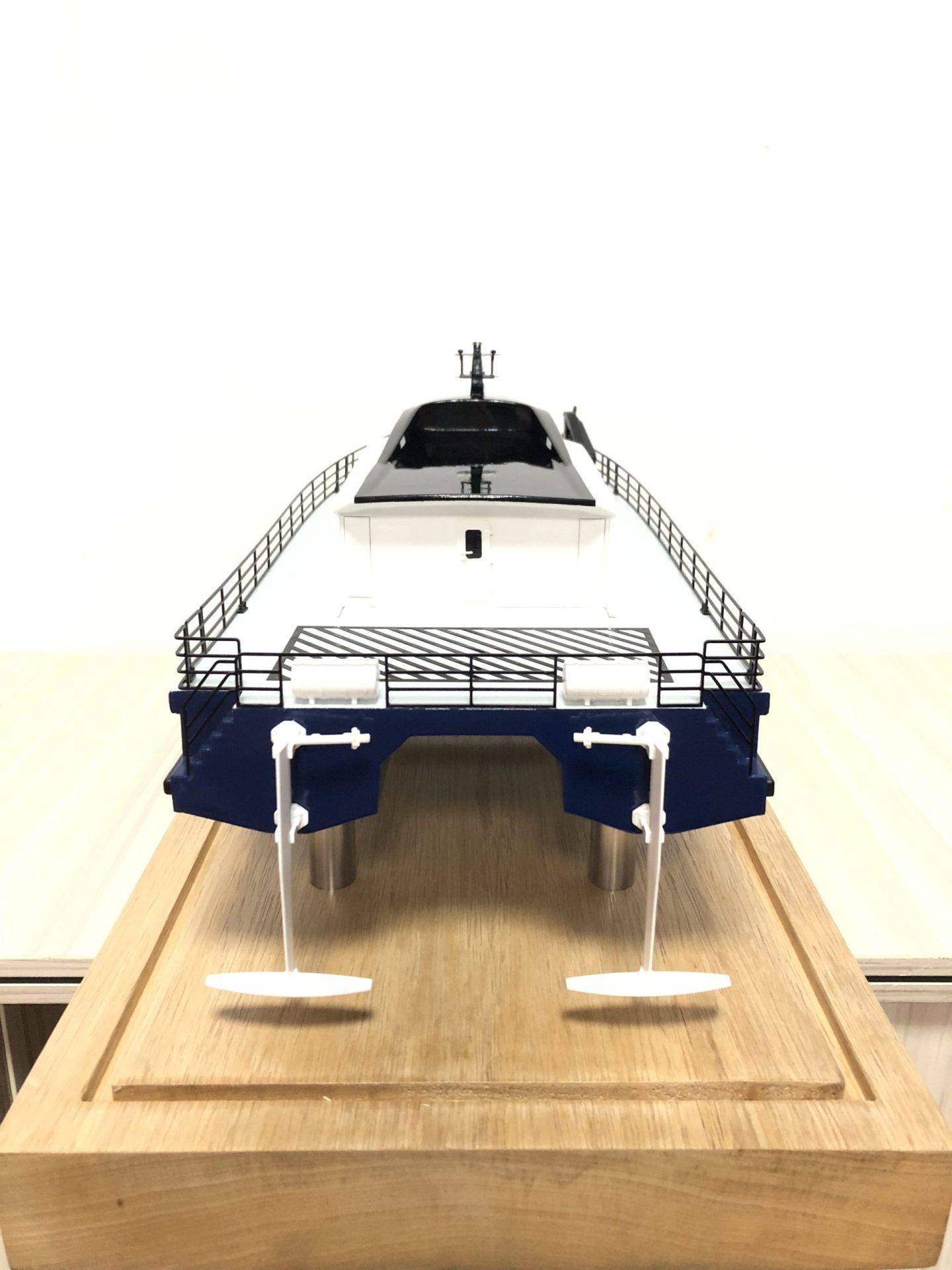 Artemis-EF-24-model-pictures-for-your-website-4-scaled