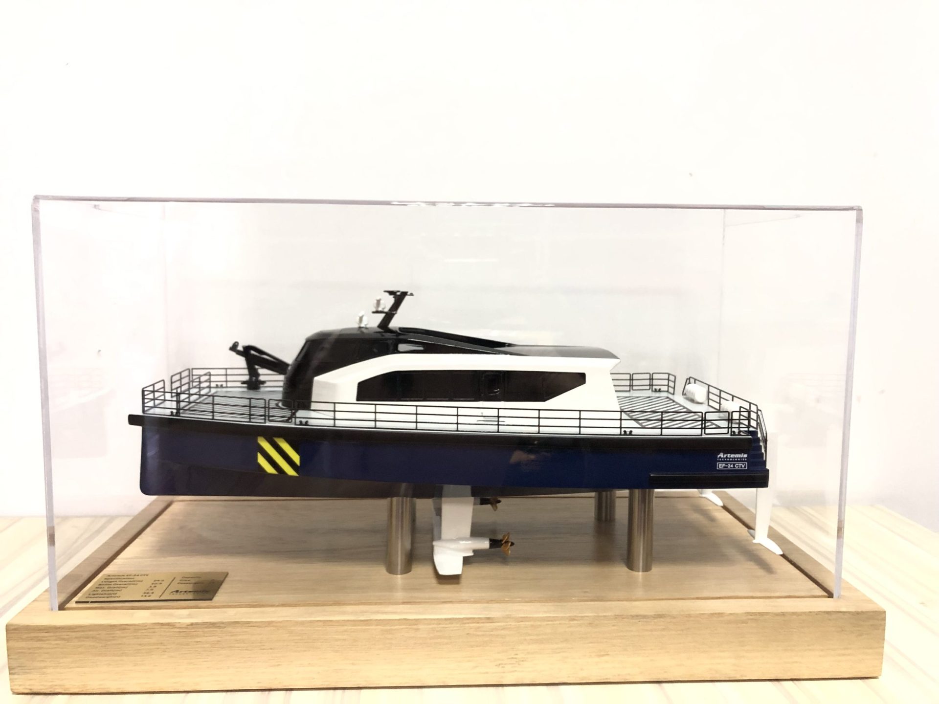 Artemis-EF-24-model-pictures-for-your-website-6-scaled